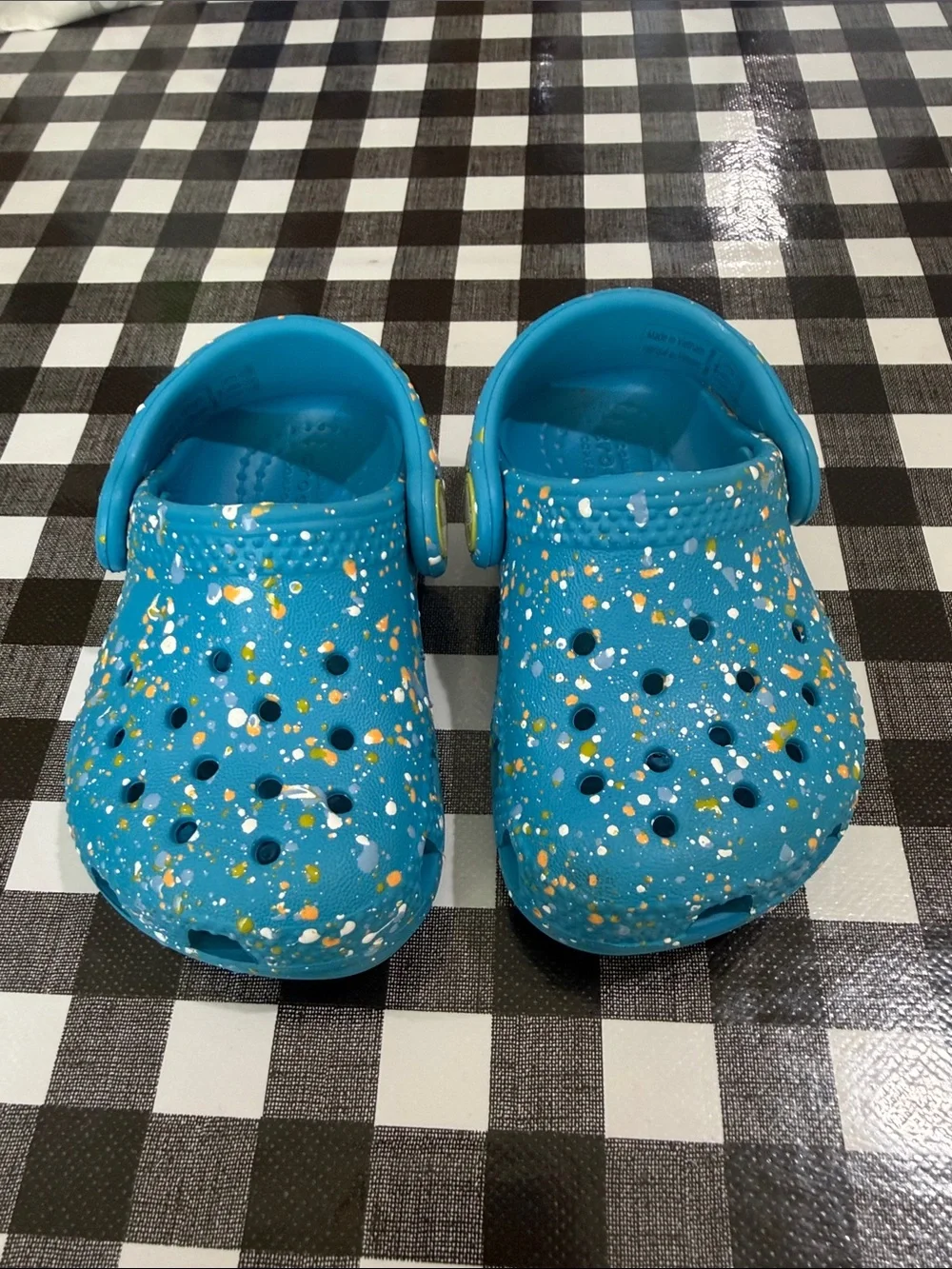 CROCS Kids Classic Clog in Turquoise with White & Orange Splatter